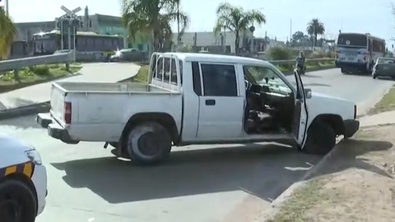 Policía recuperó camioneta robada tras intensa persecución en el barrio Manga