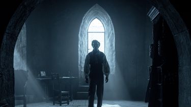 nosferatu vuelve al cine: el relato gotico de obsesion entre una joven hechizada y el aterrador vampiro