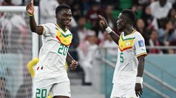 Senegal ganó 3-1 a Qatar, que pone un pie afuera del Mundial