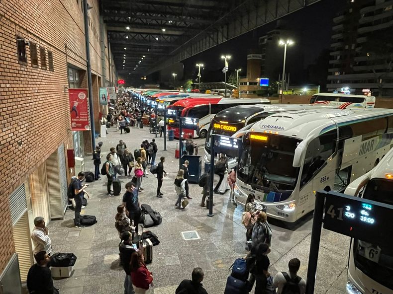 Movimiento de este viernes en Tres Cruces, similar a Turismo