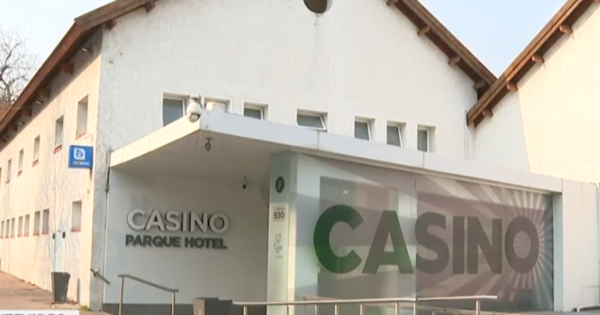 Screenshot der mobilen Benutzeroberfläche eines Online-Casinos, zeigt Spiel-Icons und Navigationsmenü