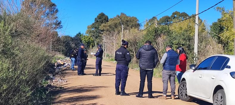 Hallaron un cuerpo semicalcinado en un descampado en Manga