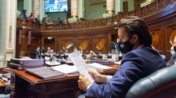 Sartori presenta proyecto de ley para atraer trabajadores extranjeros.