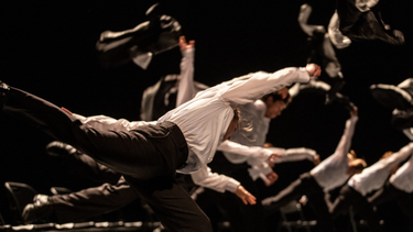 Bailarines del Ballet Nacional del Sodre.