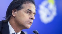 Lacalle Pou se vacuna este lunes en el Hospital Maciel