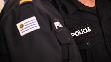 Delincuentes asaltaron a un policía y le robaron la moto y el arma de reglamento