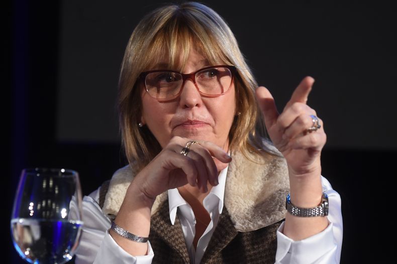 Cristina Lustemberg rinde cuentas en el Parlamento por caso de mala praxis; desde la oposición piden su renuncia