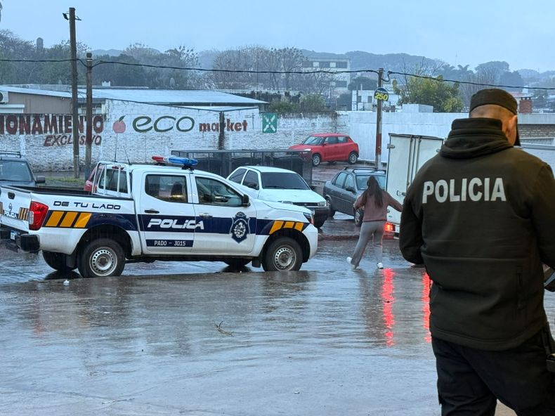 Dos delincuentes armados robaron unos $400.000 de un local de pagos en el Cerrito