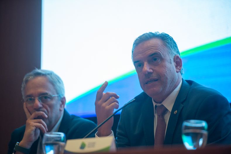 Yamandú Orsi en presentación de Estrategia de Desarrollo: Crecer y generar mecanismos de cohesión social