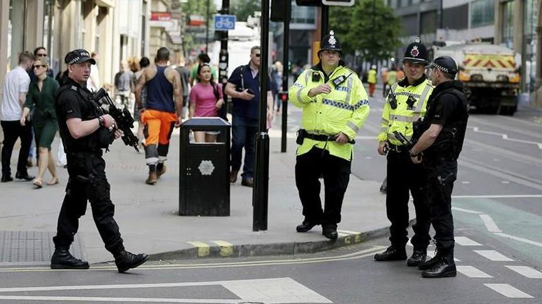 Evacuación en Manchester por auto vinculado al atentado