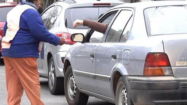 El intendente de Colonia defendió resolución sobre cuidacoches: "Vamos a hacer lo que tengamos que hacer"