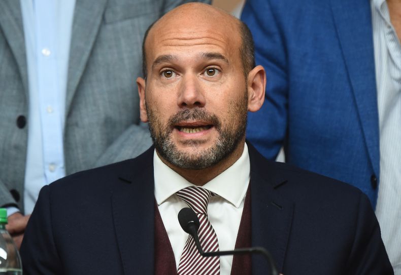 Martín Lema pide informes al Ministerio de Trabajo por el impacto de la inteligencia artificial en el empleo