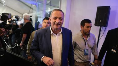 Álvaro Delgado en la llegada a la sede del Partido Nacional: Vamos a esperar confiados el resultado.