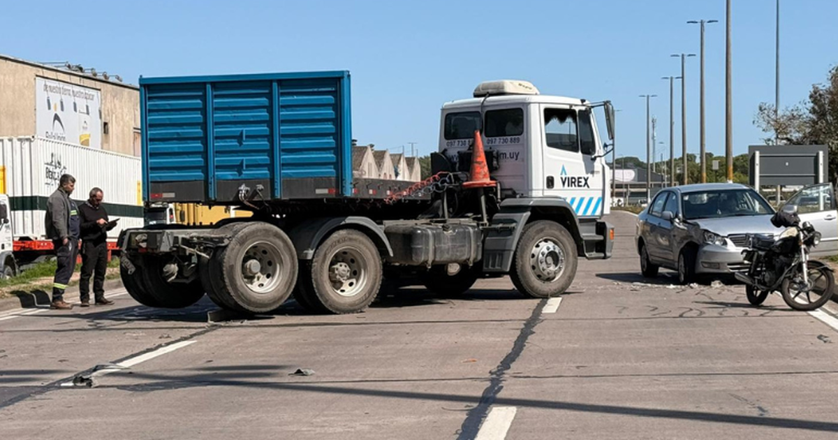 Siniestro en los accesos a Montevideo: chocaron un auto y dos camiones ...