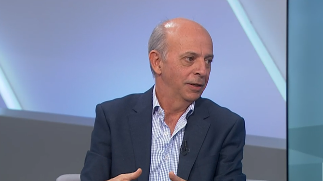 El ministro Javier García en los estudios de Telenoche.