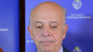 El ministro de Defensa, Javier García.