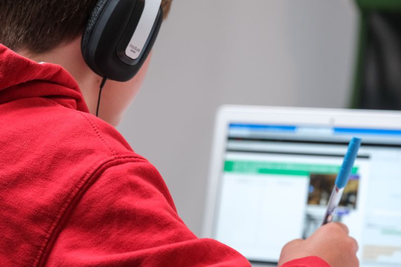Anep autorizó que centros educativos dicten clases y tomen exámenes y parciales en forma virtual ante ocupaciones..