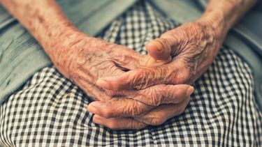 Cuidadores de adultos mayores recibirán capacitación para fortalecer asistencia