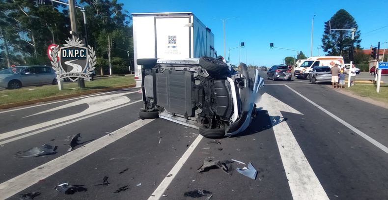 Choque múltiple en la ruta Interbalnearia dejó a dos personas lesionadas