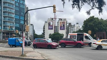 Un motociclista resultó con lesiones tras embestir a una camioneta en Tres Cruces
