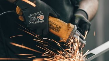 ¿Cómo se comporta el desempleo según el tipo de población?