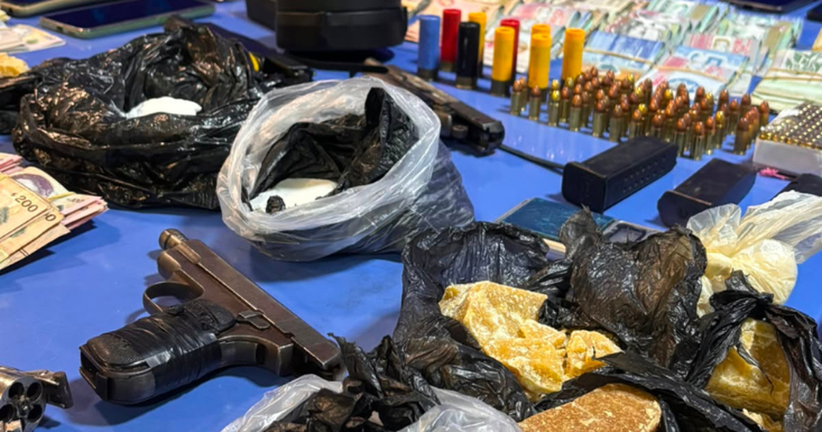 Al menos 11 allanamientos en Pando: ocho detenidos, armas, drogas y dinero incautados