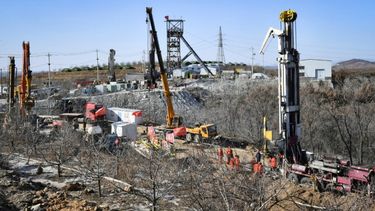 Socorristas siguen trabajando para salvar a mineros atrapados en China