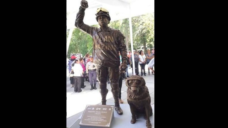 Frida, la perra mexicana rescatista ya tiene su estatua