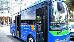 El Ministerio de Industria entregó cinco ómnibus 100% eléctricos a las intendencias de Maldonado, Flores, Tacuarembó y Salto.