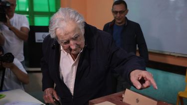 Votó Mujica: dijo que está vivo de milagro y que el próximo gobierno deberá crear un clima de negociación