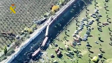 Al menos 30 personas murieron en choque entre dos trenes en España