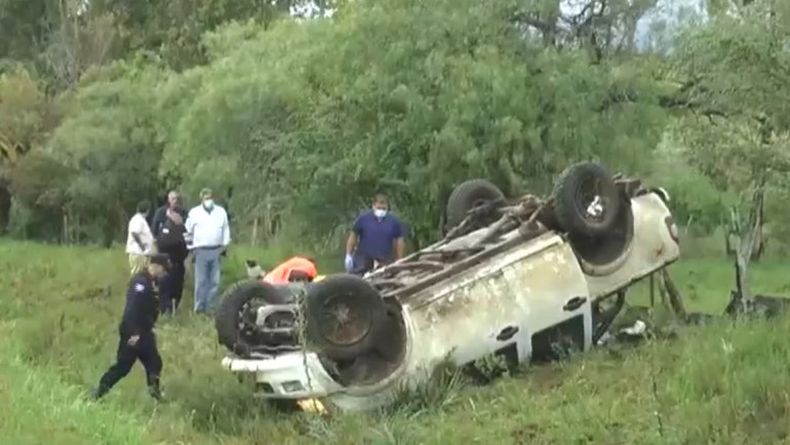 Conductor quedó atrapado tras vuelco en ruta 26 y fue rescatado por Bomberos