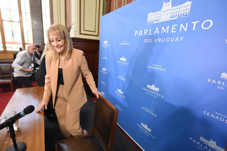 Polémica por declaración del FA en respaldo a Carolina Cosse: Cuidar las formas y argumento infantil