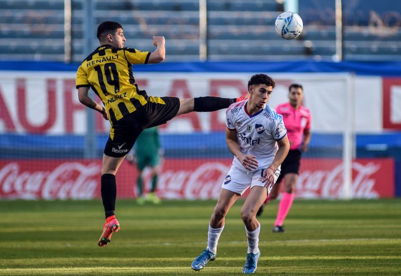 Peñarol y Nacional se miden en un clásico clave para la Tabla Anual