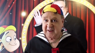 La embajada de Estados Unidos en México contrató al actor Carlos Villagrán, quien interpretaba a Quico en el Chavo del 8, para hacer una campaña contra la migración ilegal.