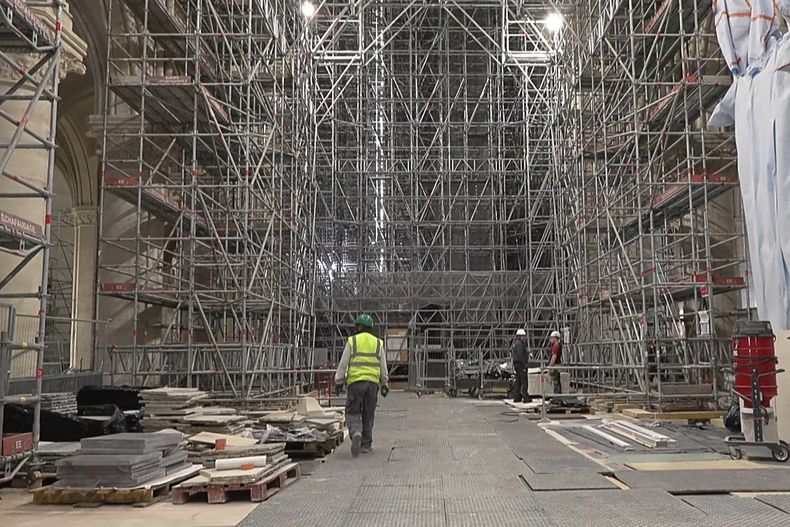 NOTRE DAME AFP.jpg