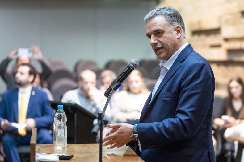 Yamandú Orsi se mostró dispuesto a declarar terrorista a Hamás