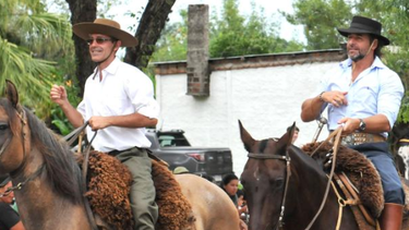 Lacalle Pou anduvo a caballo en la Fiesta de la Patria Gaucha