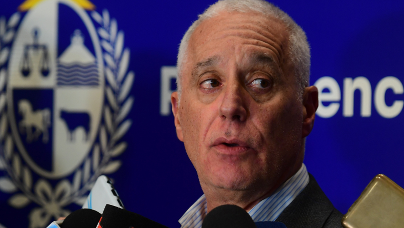 Cruce político tras el accidente del ministro del Interior Carlos Negro Cruce político tras el accidente del ministro del Interior Carlos Negro