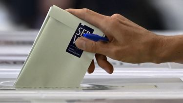 Chile vota pendiente de indecisos en su elección más incierta en 31 años