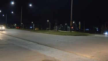 Siniestro con tres heridos en El Pinar reavivó reclamos por falta de señalización en un cruce