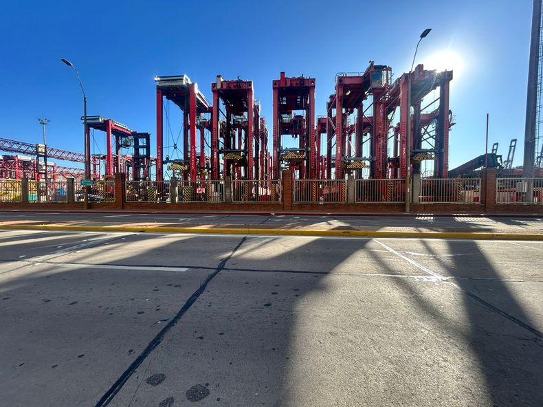 Puerto de Montevideo: organizaciones empresariales reclaman medidas y TCP denuncia trabas en la negociación sindical
