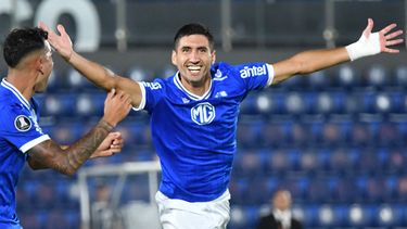 Federico Barrandeguy celebra marcar el primer gol de Juventud de Las Piedras.