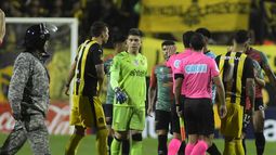 Peñarol fue sancionado y jugará sin público el próximo domingo en el Campeón del Siglo.