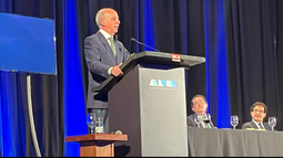 El ministro de Defensa, Javier García, en el almuerzo de ADM.