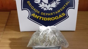 Detuvieron a un taxista que vendía drogas en Flor de Maroñas
