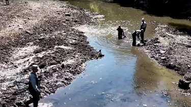 Déficit hídrico en Minas: Ejército realiza tareas manuales para sostener el abastecimiento de agua potable