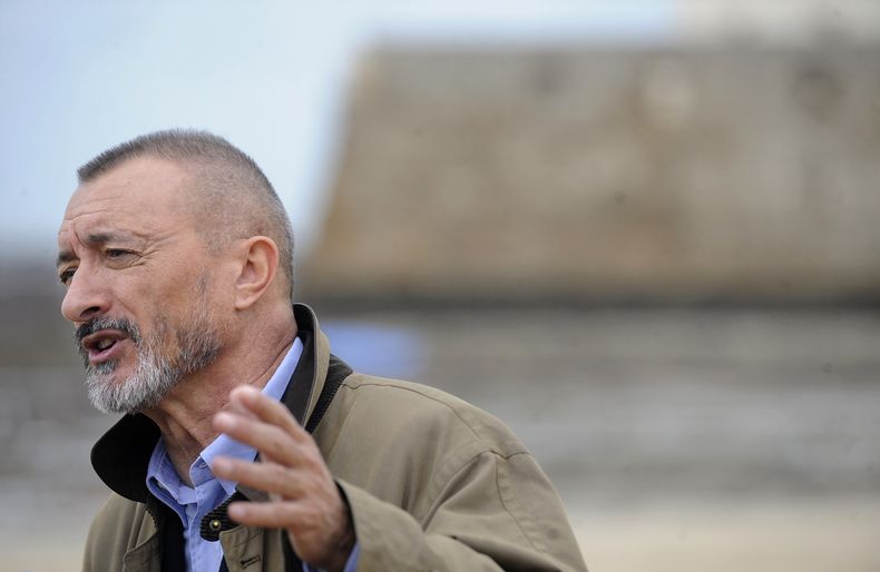 Congreso español aprobó propuesta para dejar de usar la palabra cáncer como insulto y Pérez-Reverte reaccionó