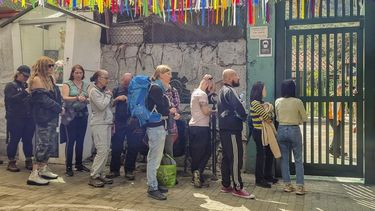 cientos de turistas varados en machu picchu por protestas en peru
