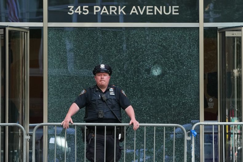 Un hombre mató a cuatro personas y luego se suicidó en un edificio de Manhattan